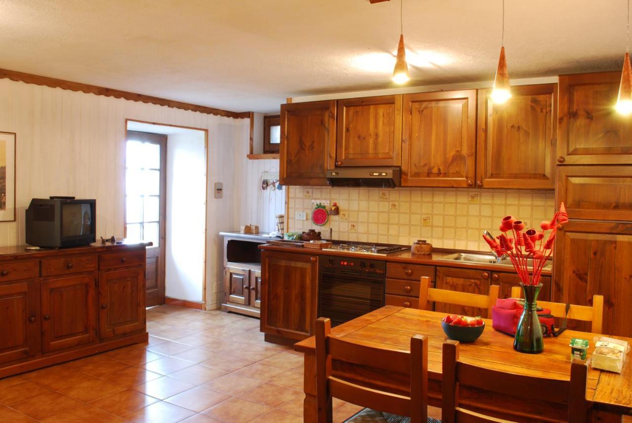 La Casa Di Martina Apartment Сен Венсан Екстериор снимка